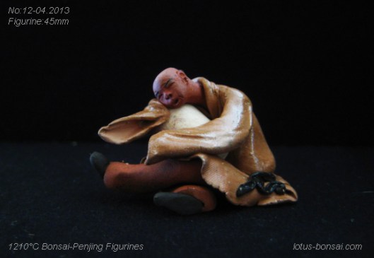 mudman figurine penjing