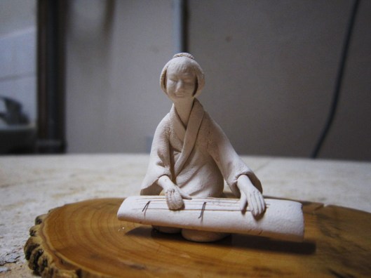 figurine-bonsai-asian-woman